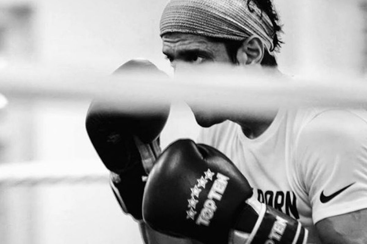 Farhan posts pic of 'Toofan' boxing training